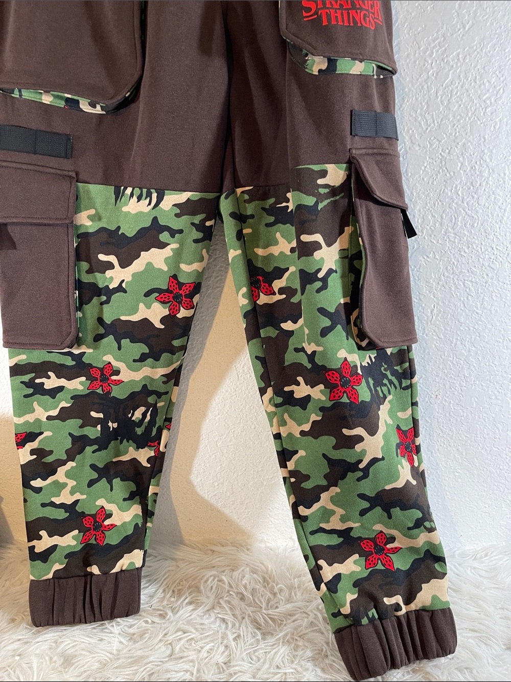 Stranger Things Demogorgon Camouflage Cargo Jogger Sweatpants Size Medium NEW - Picture 5 of 13